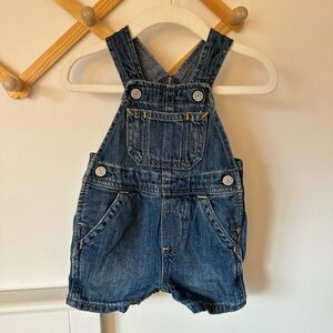 ✨ GAP Baby Organic Denim Short Overalls — Size 3–6 Months 👶🏼💙
